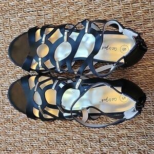 Women's CAT & JACK black & gold wedge sandals. Size is 5.